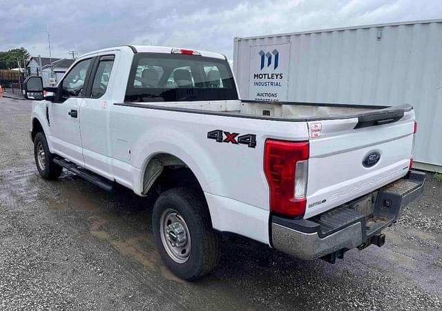 Image of Ford F-250 equipment image 1