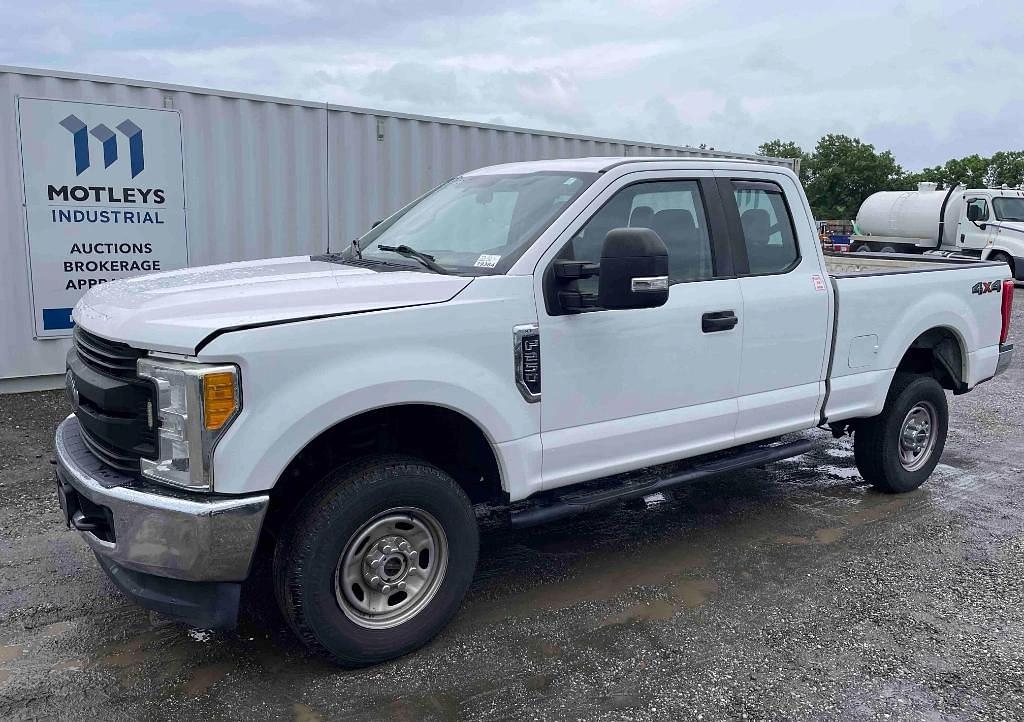 Image of Ford F-250 Primary image