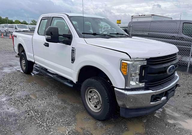 Image of Ford F-250 equipment image 3
