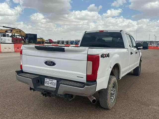 Image of Ford F-250 equipment image 2