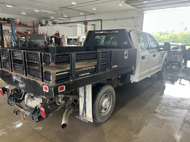 Image of Ford F-250 equipment image 3