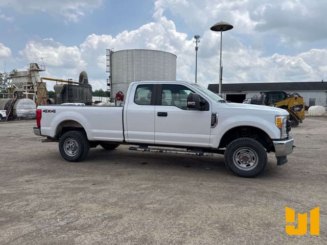 Image of Ford F-250 equipment image 3