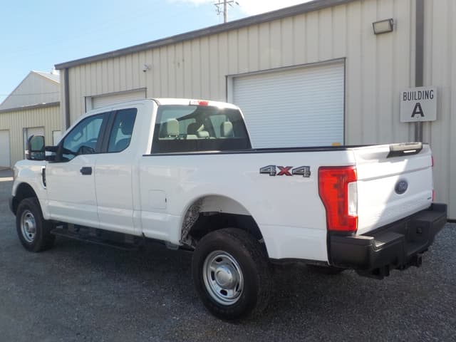 Image of Ford F-250 equipment image 3