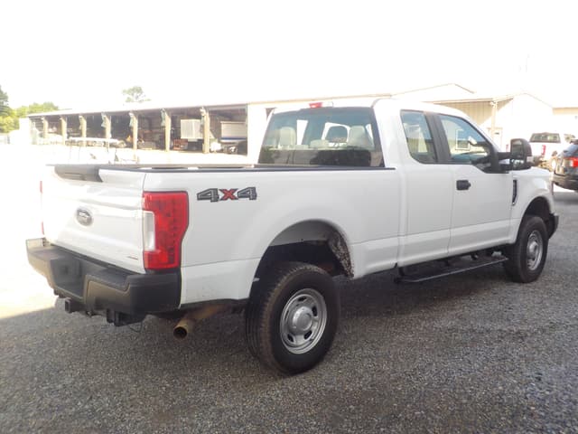 Image of Ford F-250 equipment image 2