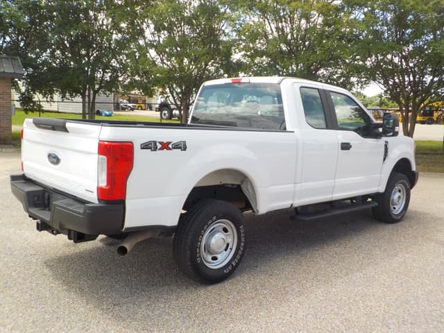 Image of Ford F-250 equipment image 2