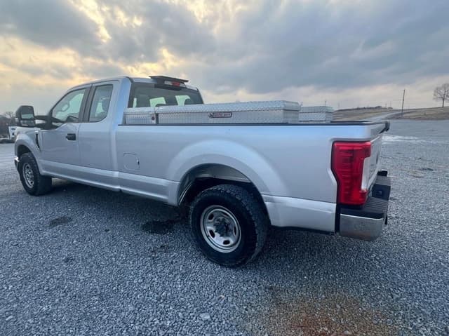 Image of Ford F-250 equipment image 3