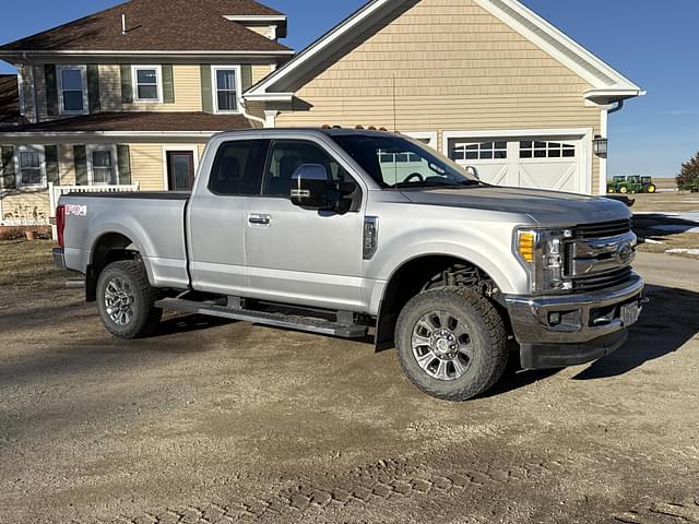 Image of Ford F-250 equipment image 1