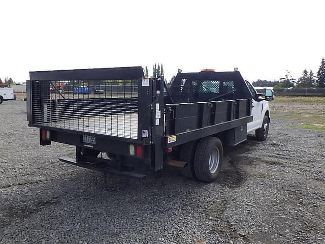 Image of Ford F-350 equipment image 3