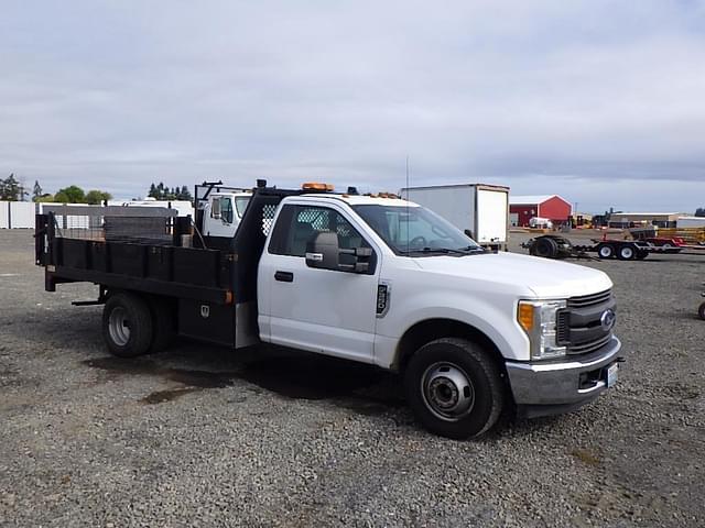 Image of Ford F-350 equipment image 1