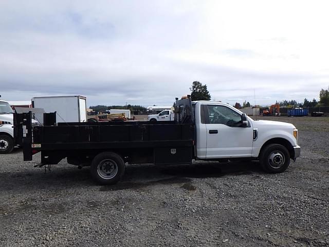 Image of Ford F-350 equipment image 2