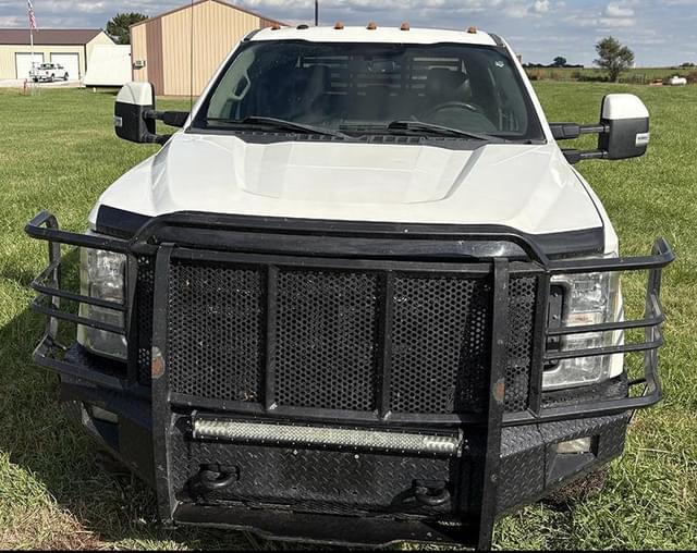 Image of Ford F-350 equipment image 3