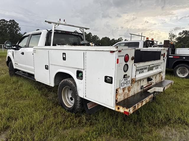 Image of Ford F-350 equipment image 2