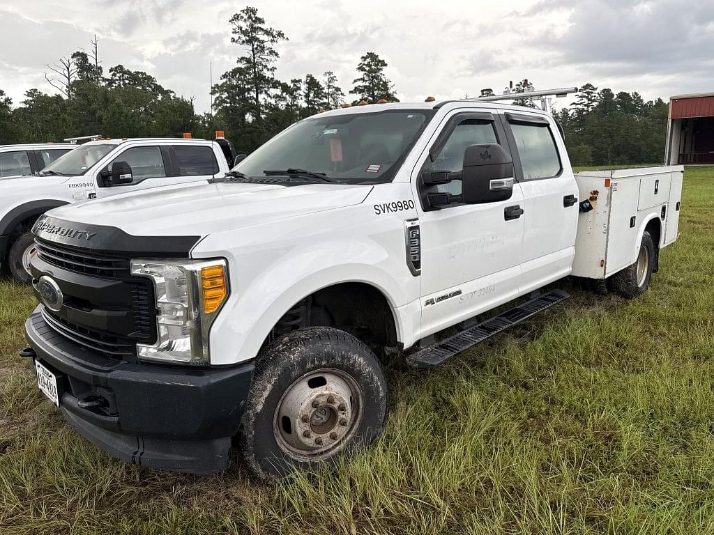 Image of Ford F-350 Primary image