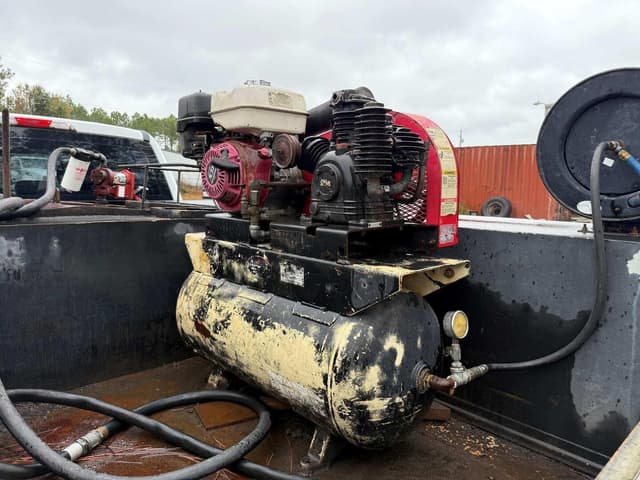 Image of Ford F-350 equipment image 4