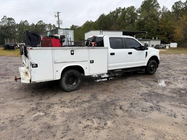 Image of Ford F-350 equipment image 2