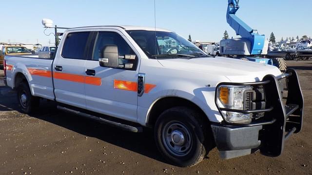 Image of Ford F-350 equipment image 1