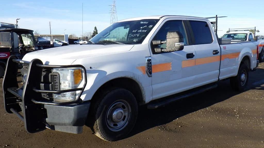 Image of Ford F-350 Primary image