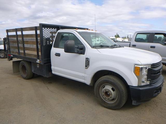 Image of Ford F-350 equipment image 1