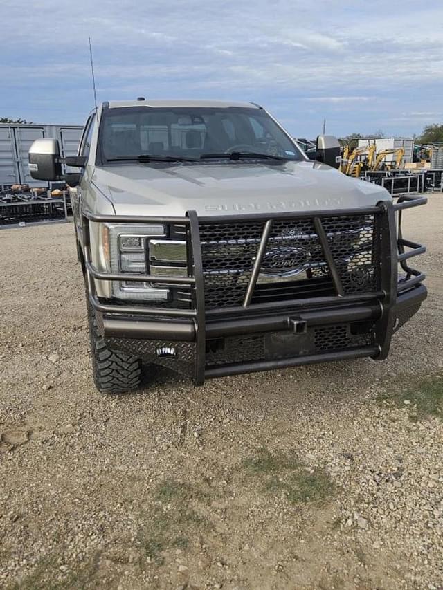 Image of Ford F-350 equipment image 2