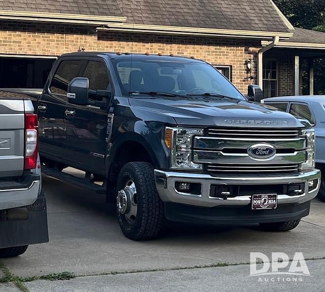 Image of Ford F-350 equipment image 1