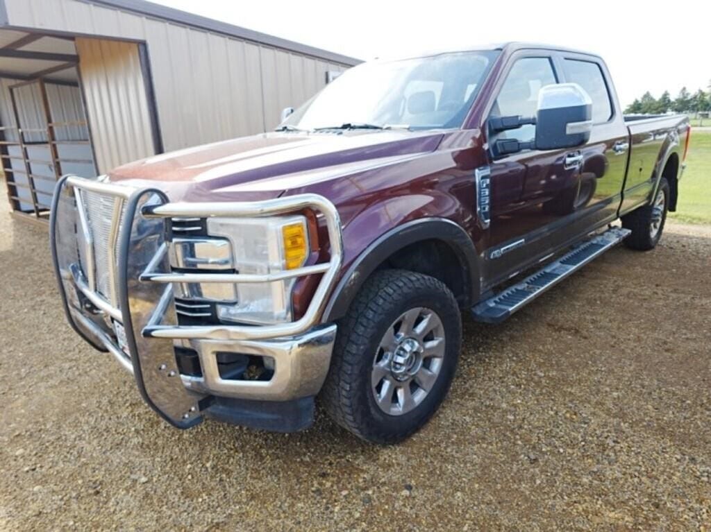 2017 Ford F-350 Equipment Image0