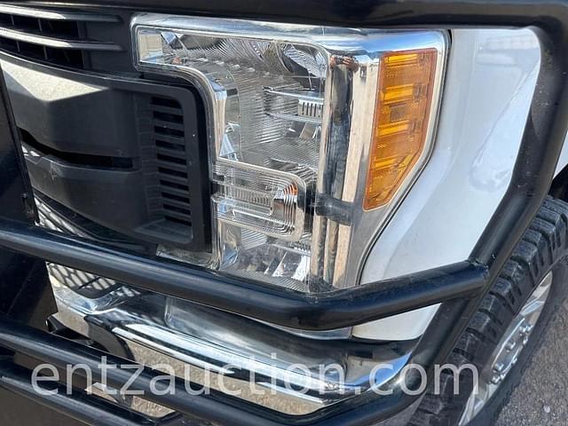 Image of Ford F-350 equipment image 4