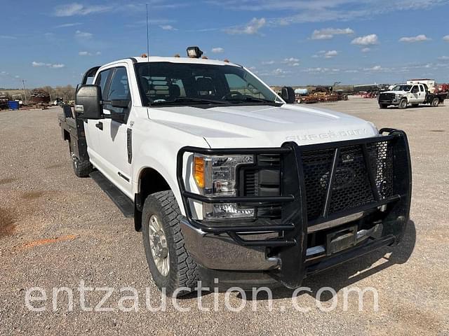Image of Ford F-350 equipment image 1