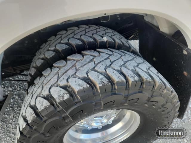 Image of Ford F-350 equipment image 4