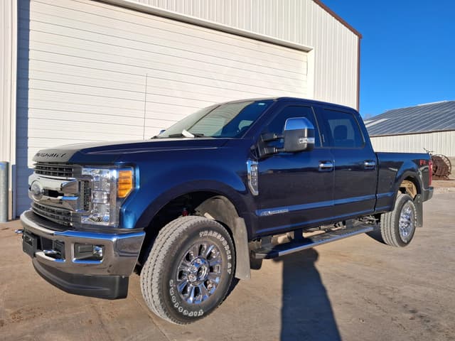 Image of Ford F-350 equipment image 2