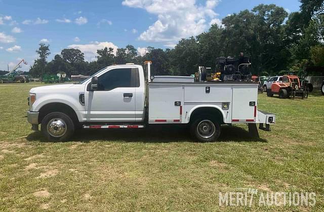 Image of Ford F-350 equipment image 2