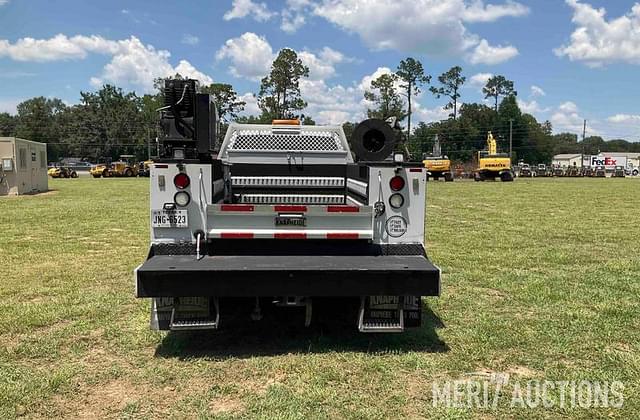 Image of Ford F-350 equipment image 4