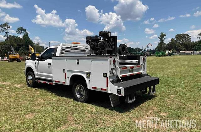 Image of Ford F-350 equipment image 3