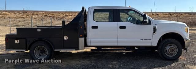 Image of Ford F-350 equipment image 3