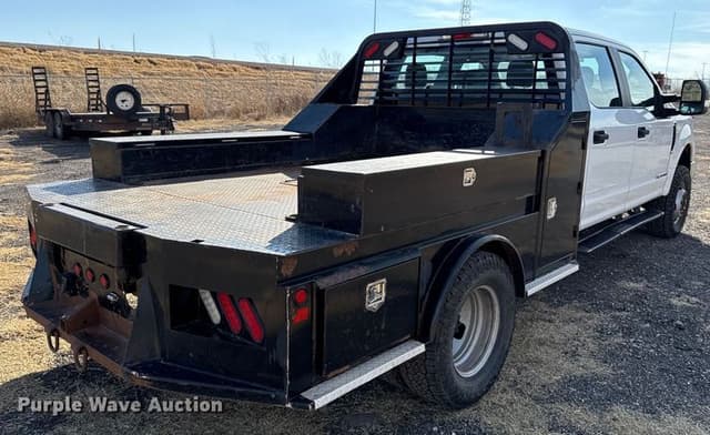 Image of Ford F-350 equipment image 4