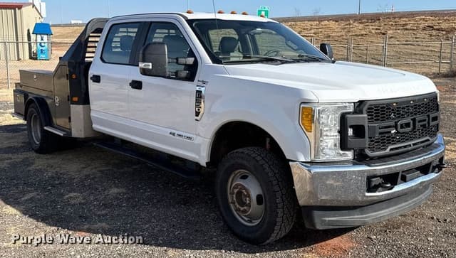 Image of Ford F-350 equipment image 2