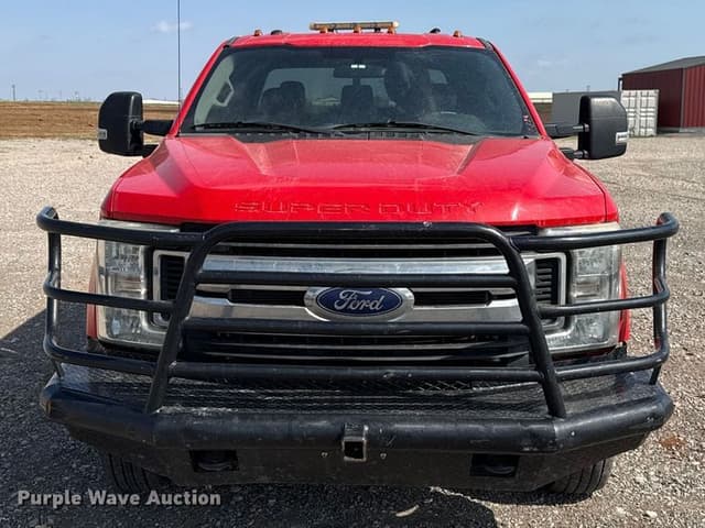 Image of Ford F-350 equipment image 1