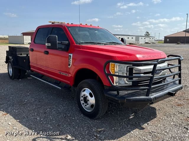 Image of Ford F-350 equipment image 2