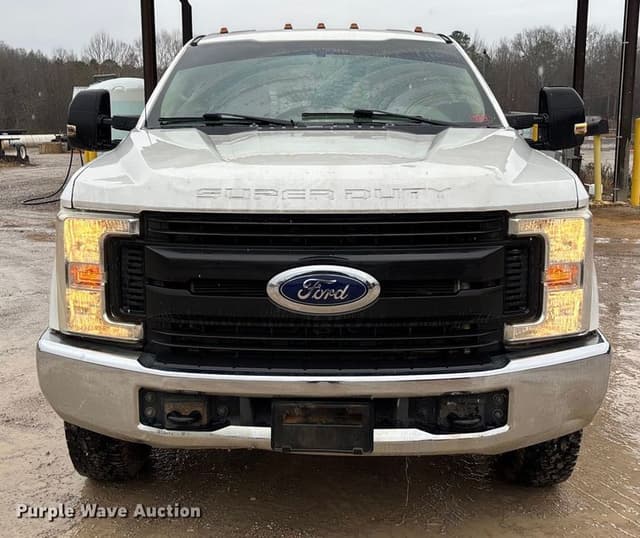 Image of Ford F-350 equipment image 1