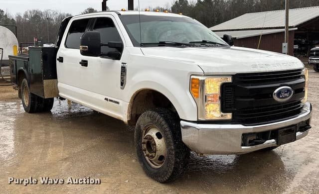 Image of Ford F-350 equipment image 2