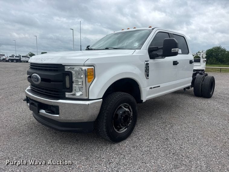 2017 Ford F-350 Equipment Image0