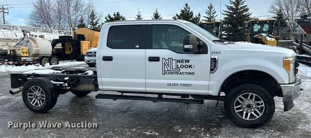 Image of Ford F-350 equipment image 3