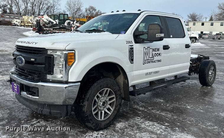 2017 Ford F-350 Equipment Image0
