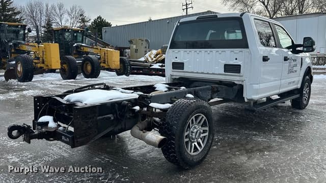 Image of Ford F-350 equipment image 4