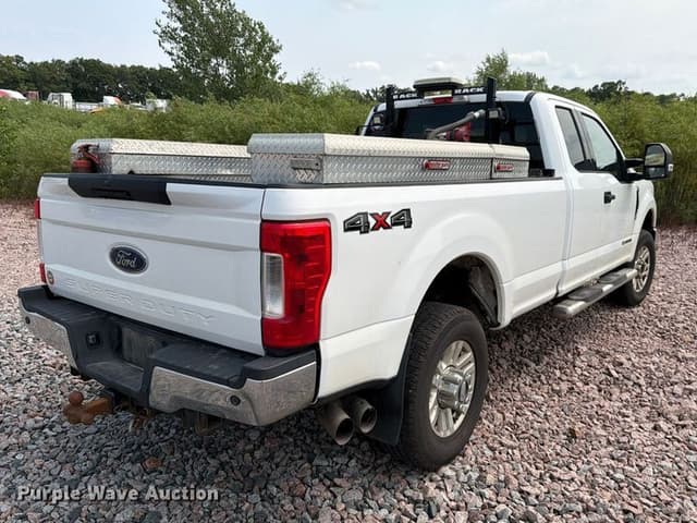 Image of Ford F-350 equipment image 4