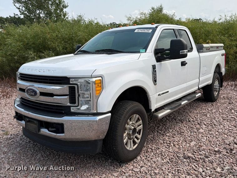 2017 Ford F-350 Equipment Image0