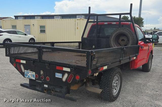 Image of Ford F-350 equipment image 4