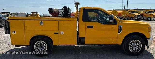 Image of Ford F-350 equipment image 3
