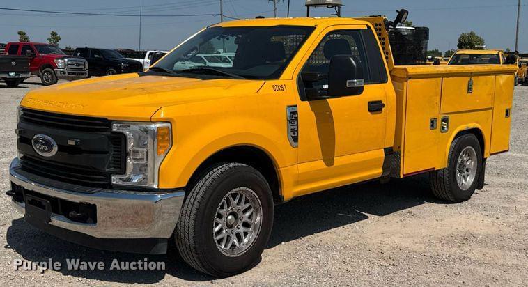 Image of Ford F-350 Primary image