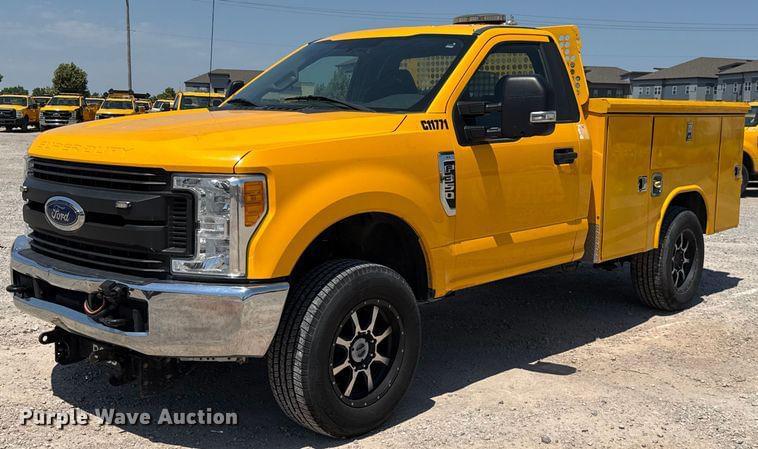 Image of Ford F-350 Primary image