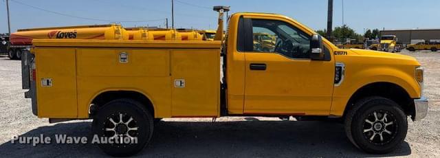 Image of Ford F-350 equipment image 3